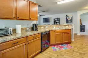 Tavares Retreat w/ Covered Patio & Private Yard - Interiør