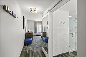 Hampton Inn & Suites Los Angeles/Hollywood - Room