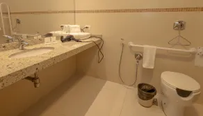 Lizon Curitiba Hotel - Bathroom