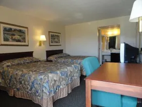 Red Carpet Inn (formerly Royal Inn) - Chambre