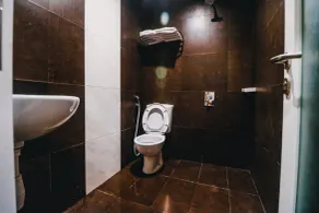Reddoorz Plus near Makassar Town Square - Salle de bain