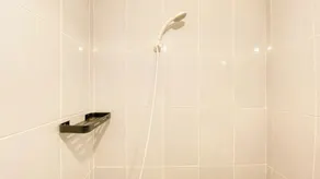 Modern And Tranquil Studio At Apartment Tokyo Riverside Pik 2 - Salle de bain