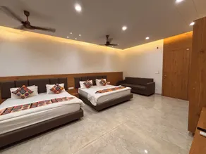 Raghuvar Hotel and Resto - Chambre