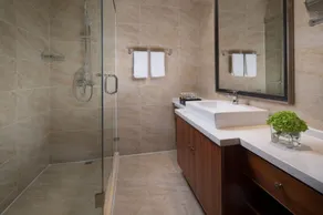 Ramada by Wyndham Shanghai Pudong - Bathroom