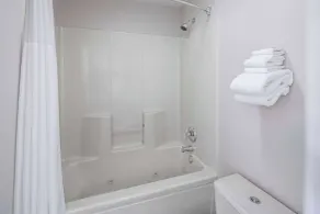 Baymont by Wyndham Cleveland - Salle de bain