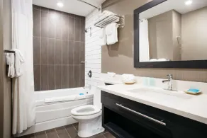 Mountaineer Lodge - Bathroom