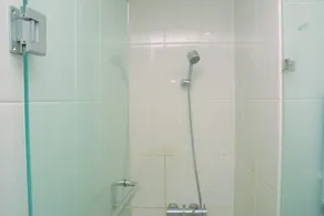 Minimalist and Strategic 1BR at Tamansari Semanggi Apartment - Bathroom