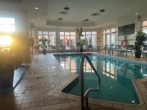 Hilton Garden Inn Montreal Airport - Piscina