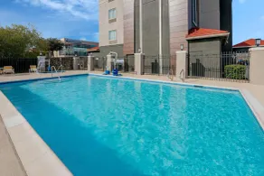 La Quinta Inn & Suites by Wyndham Fort Worth Arlington West - Pool