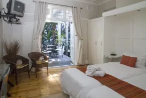 Conifer Beach House - Room