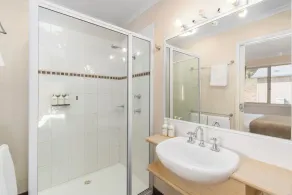 Ingenia Holidays Eden Beachfront - Bathroom