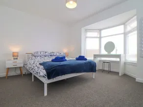 Small Hillman - Room