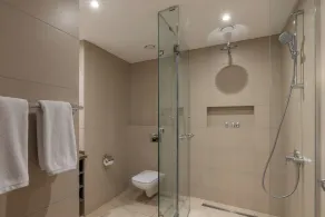 Trademark Suites at Enaki Town - Badezimmer