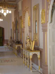 Bhanwar Niwas - Interior entrance