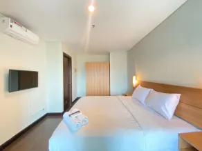 Spacious 2BR Apartment at El Royale near BIP By Travelio - Værelse