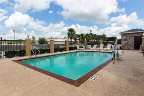 Days Inn & Suites by Wyndham Houston / West Energy Corridor - Piscine