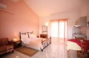OASIS HOTEL KYPARISSIA - Rom
