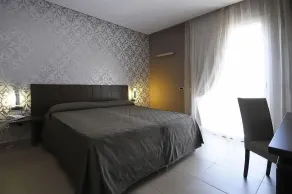 Sunrise Hotel - Room