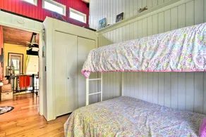 Hilltop Green Lake Home: Dock, Kayaks, Views! - Innenbereich