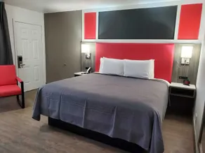 Seven Seas Inn & Suites - Room