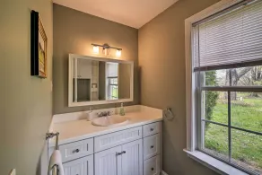 Historic Virginia Wine Country Villa w/ Pool, Yard - Innvendig
