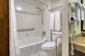Best Western Winners Circle - Bathroom