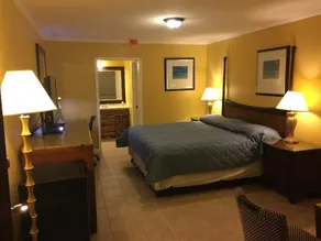 Dragon INN & Suites - Room
