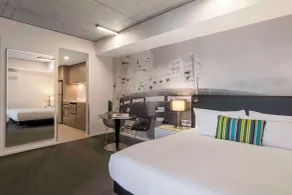 Oaks Melbourne on William Suites - Room