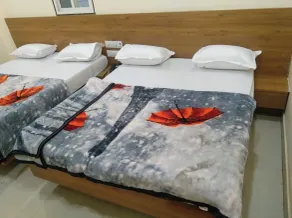 Hotel Maa Tulsi Guest House - Room