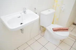 Comfort and Spacious 2BR Apartment M-Town Residence - Bathroom