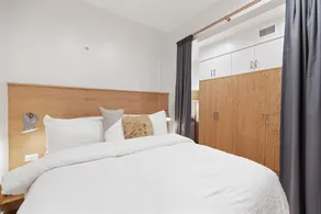 The Iris - Room