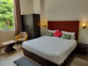 Saffron Inn - Near India Expo Mart - Camera