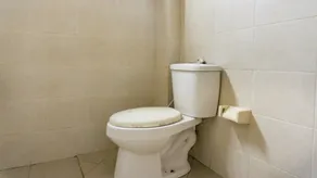 RedDoorz near Pelabuhan Jayapura - Salle de bain
