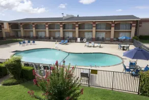 Howard Johnson by Wyndham Oklahoma City OKC Airport, Fairgrounds, I40 - Piscine