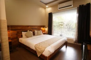 Royal Residence Near 32nd Milestone - Chambre