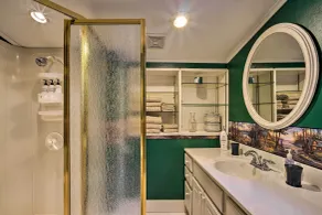 Upstate Escape Near Schroon River & North Creek! - Badezimmer