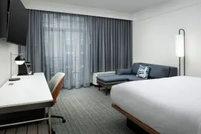 Courtyard by Marriott Savannah Downtown - Historic District - Chambre