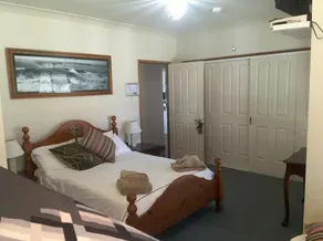 TAJMABARN, 3 Schlafzimmer 40 ACRE Farmstay at Fullcircle Farm. Privater Kurzurlaub. - Zimmer
