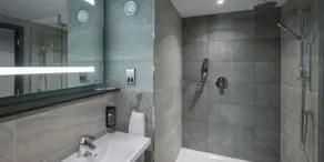 Maldron Hotel Merrion Road - Bathroom