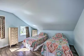 Unique Townhouse in Bavarian-style Neighborhood! - Room