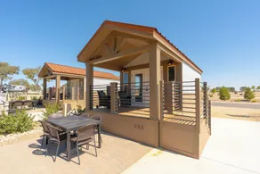 Cava Robles RV Resort - Zimmer