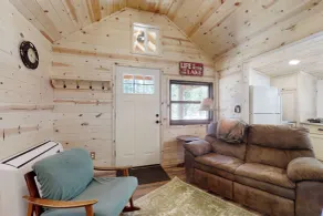 Secluded, Quiet Cabin in the Pines w/ Fire Pit - Innenbereich