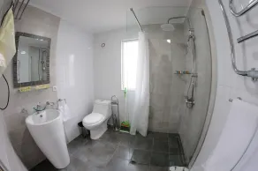 Cross Resort Hotel - Bathroom