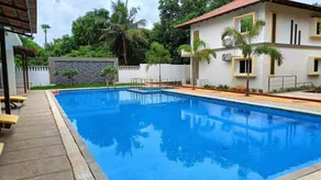 Queens Paradise Estate Resort - Pool