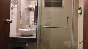 Hotel Swamiraj - Bathroom