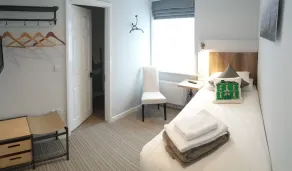 Cotswold Aparthotel - Room