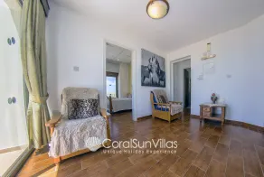 Fabulous Villa In Coral Bay Near Beach, Amenities - Room