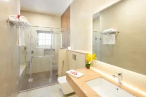 Petals Luxury Homestay - Bathroom