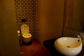 Hotel Himalaya Haridwar @ Har Ki Pauri Road - Bathroom