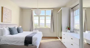 StayAU 2BR Home with Stunning Views in Tasmania - Værelse